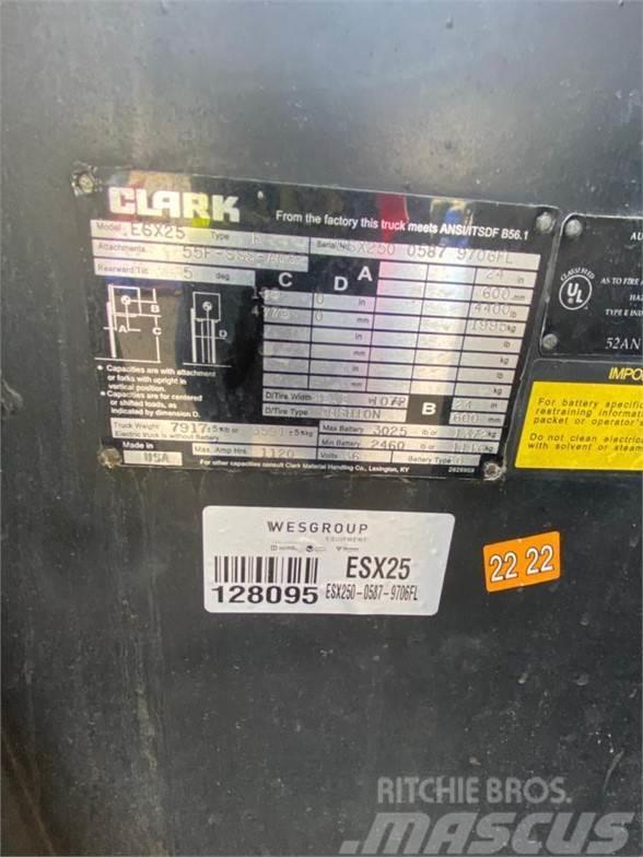 Clark ESX25 Reachtruck