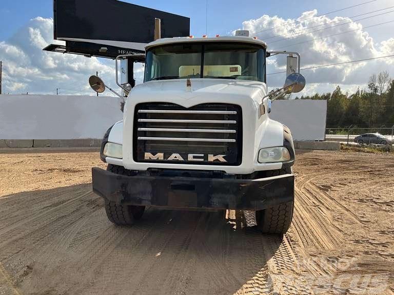 Mack GU 800 Andre lastbiler