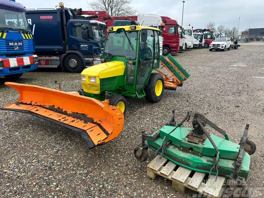 John Deere 2720 with equipment Kompakte traktorer