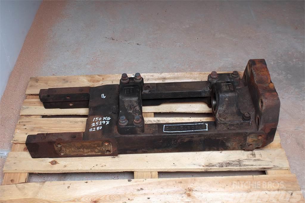 Massey Ferguson 8280 Front axle support Chassis og suspension