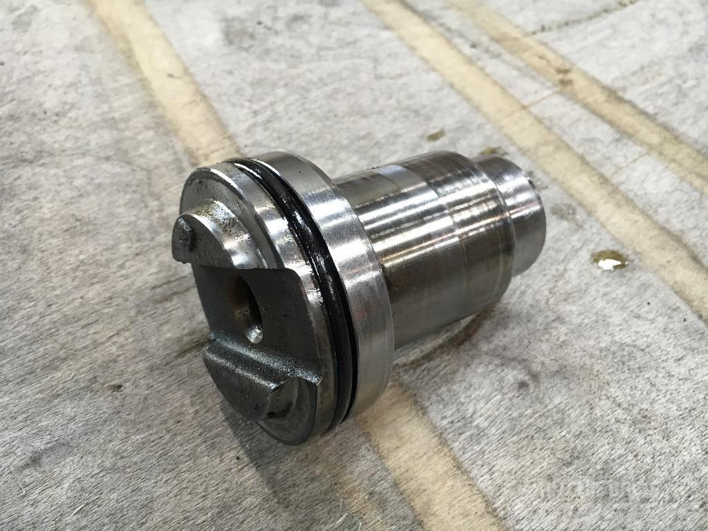John Deere 1710D / 1470D Idler gear shaft Gear
