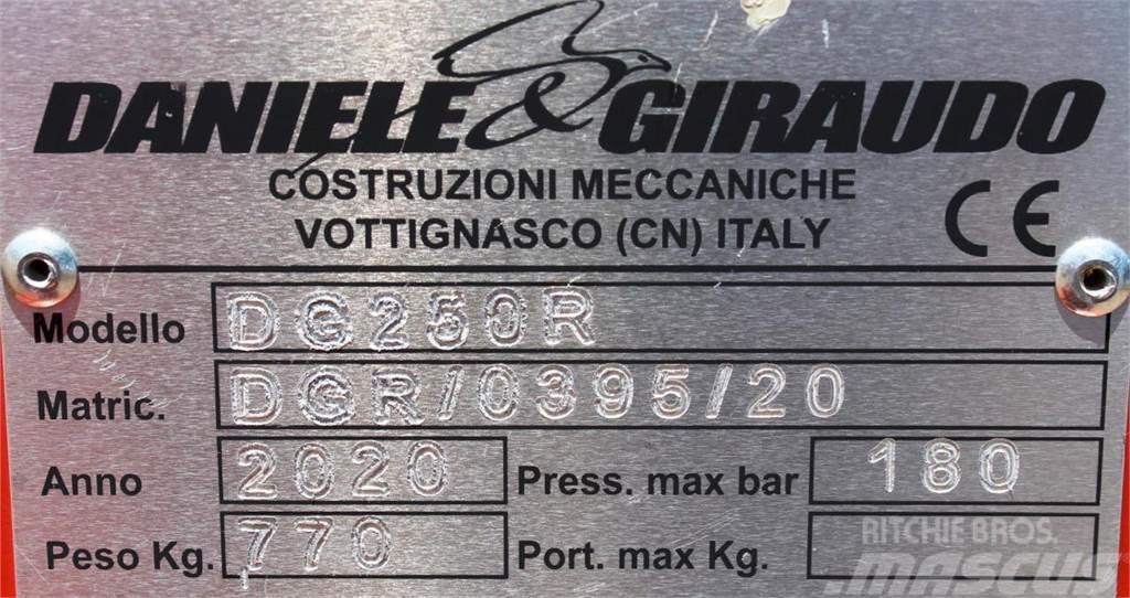  Heckbagger DG 250 R ( Daniele & Giraudo ) Tilbehør til frontlæsser