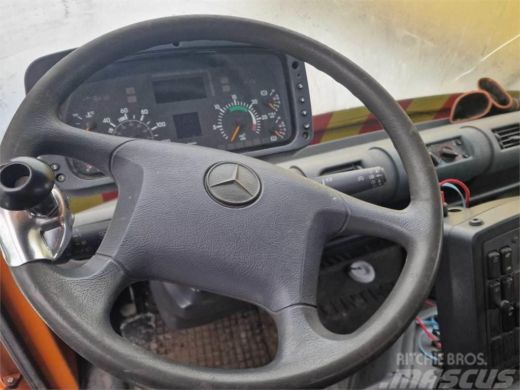 Mercedes-Benz UNIMOG U300 4X4 Lastbil med lad/Flatbed