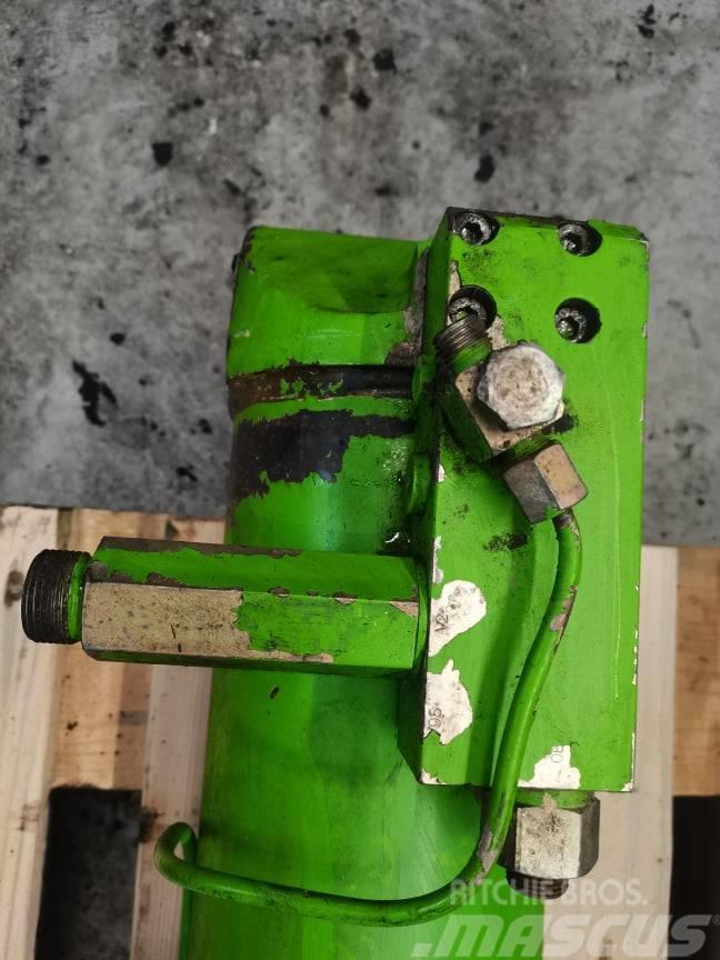 Merlo P 30.7 cylinder actuator Booms og dippers