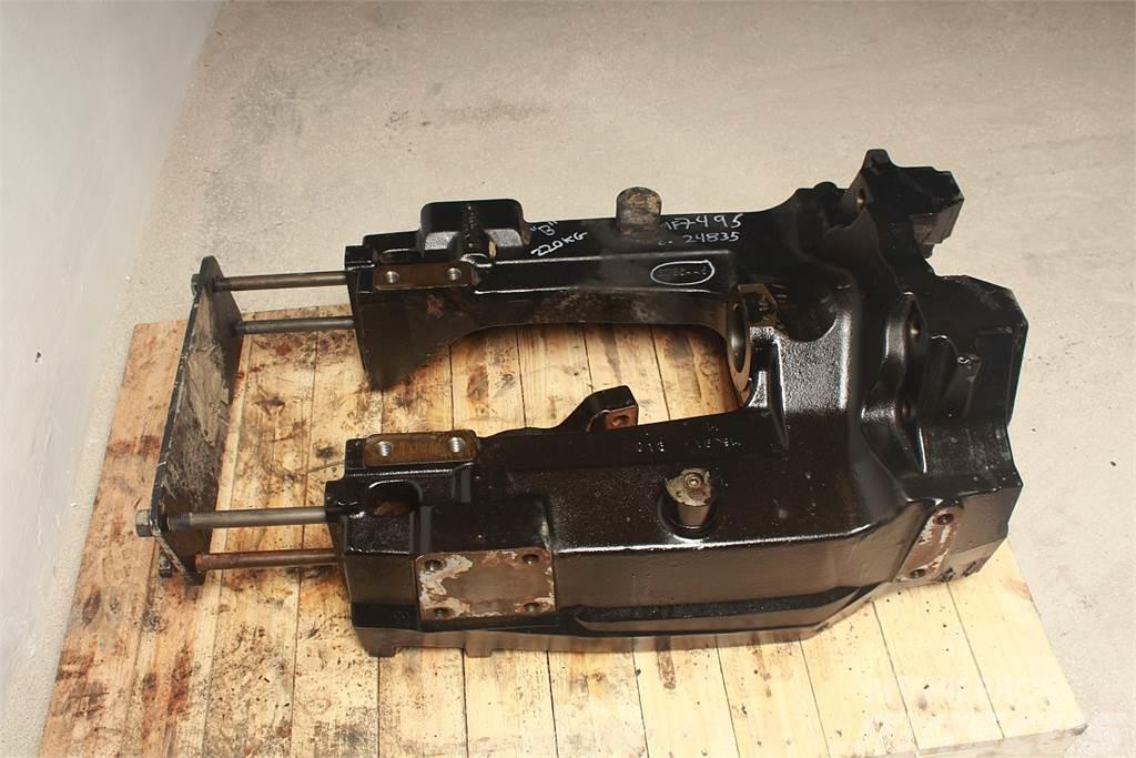 Massey Ferguson 7495 Front axle support Chassis og suspension