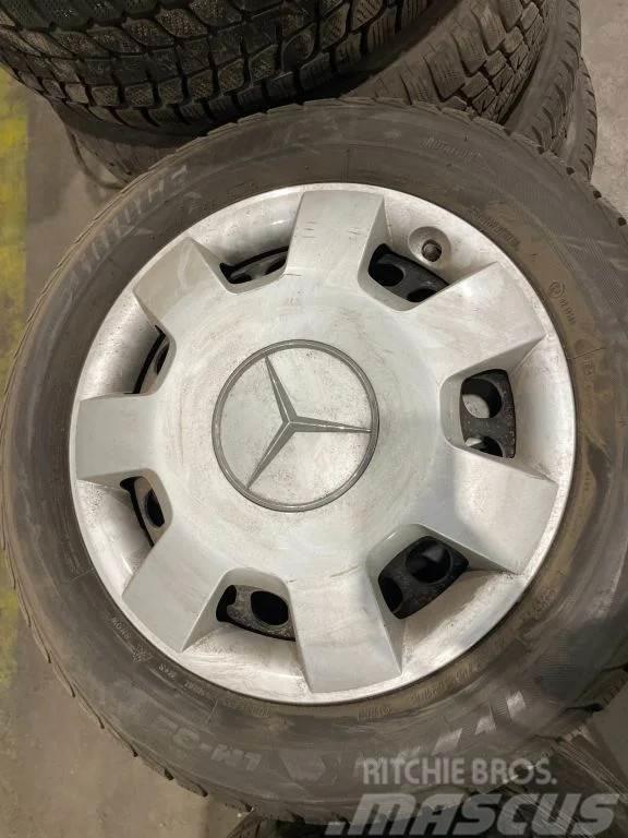Bridgestone *Mercedes deksels met banden*205/55R16 Dæk, hjul og fælge