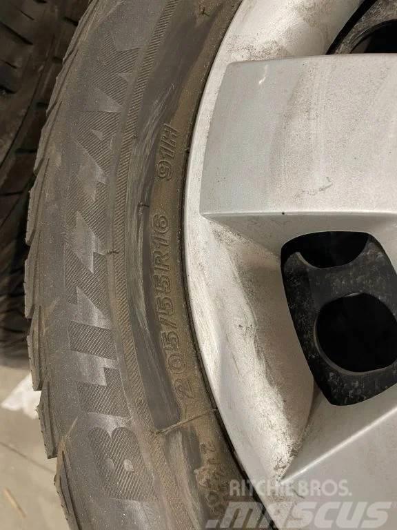 Bridgestone *Mercedes deksels met banden*205/55R16 Dæk, hjul og fælge