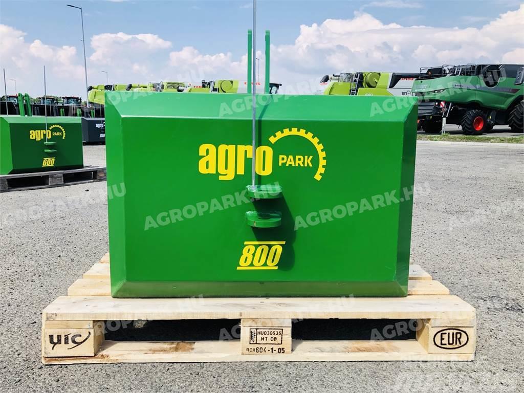  800 kg front hitch weight, in green color Frontvægte
