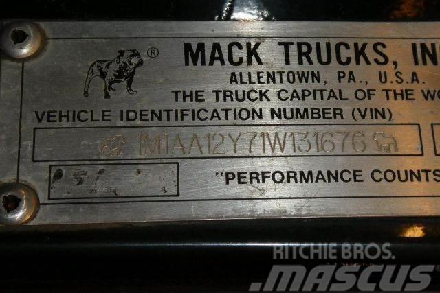 Mack CH613 Chassis