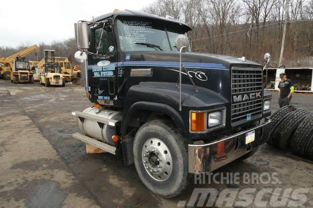 Mack CH613 Chassis