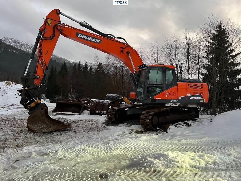 Doosan DX225 LC-5 excavator w/ rotor tilt, Cleaning bucke Gravemaskiner på larvebånd