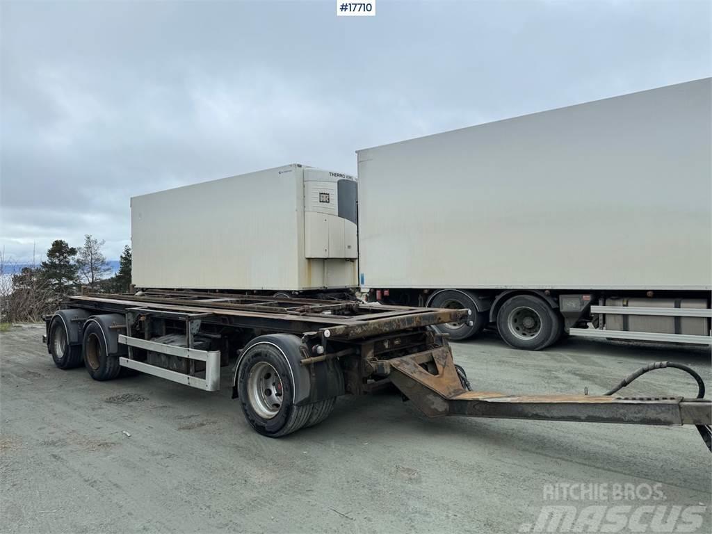 Istrail 3-axle hook trailer w/ tipper Andre Semi-trailere