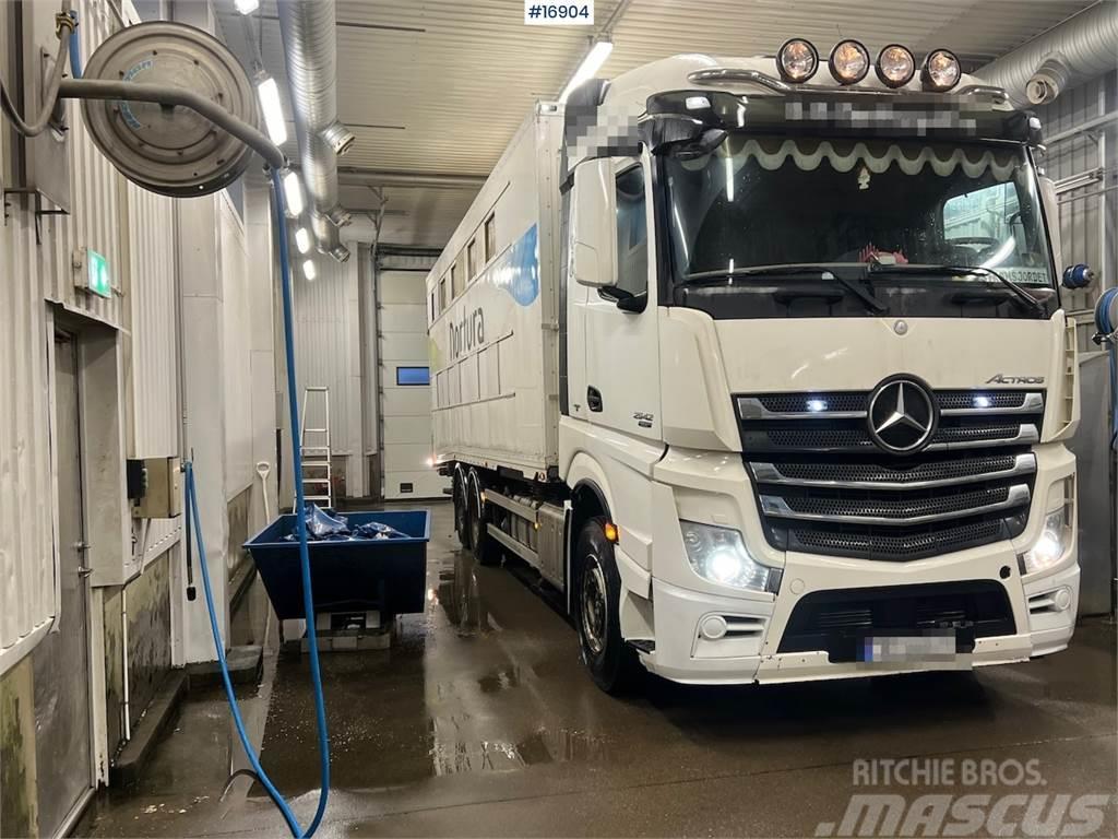 Mercedes-Benz Actros Animal transport truck w/ lift Forsvar/Miljø