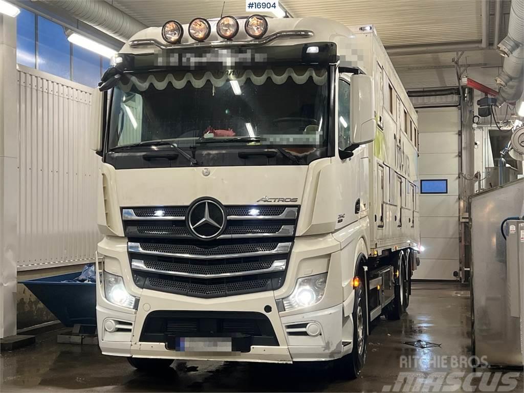Mercedes-Benz Actros Animal transport truck w/ lift Forsvar/Miljø