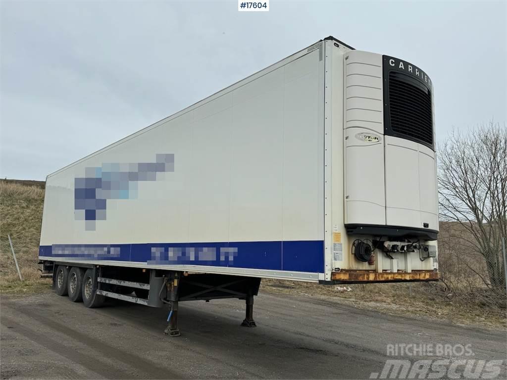 Schmitz Cargobull box semi w/ fridge/freezer unit and hanging rail. Andre Semi-trailere