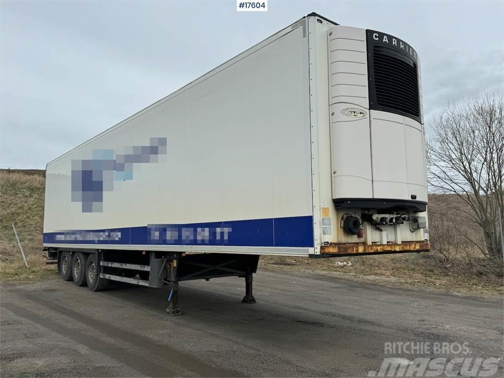 Schmitz Cargobull box semi w/ fridge/freezer unit and hanging rail. Andre Semi-trailere