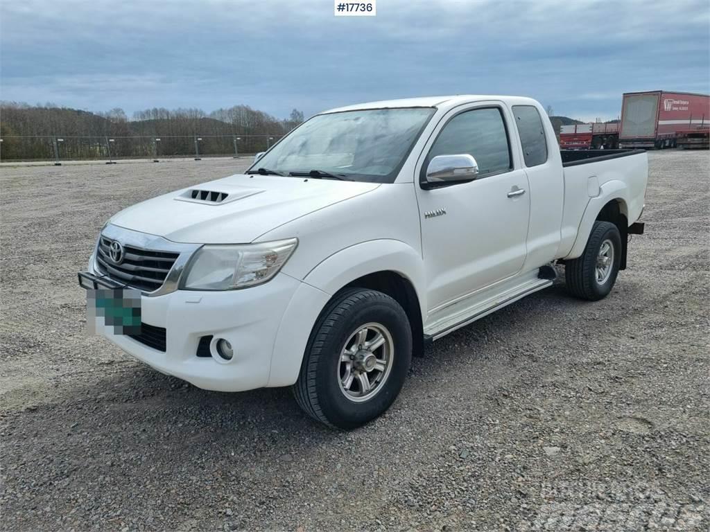 Toyota Hilux 4x4 Manual transmission. Summer and winter w Varevogne