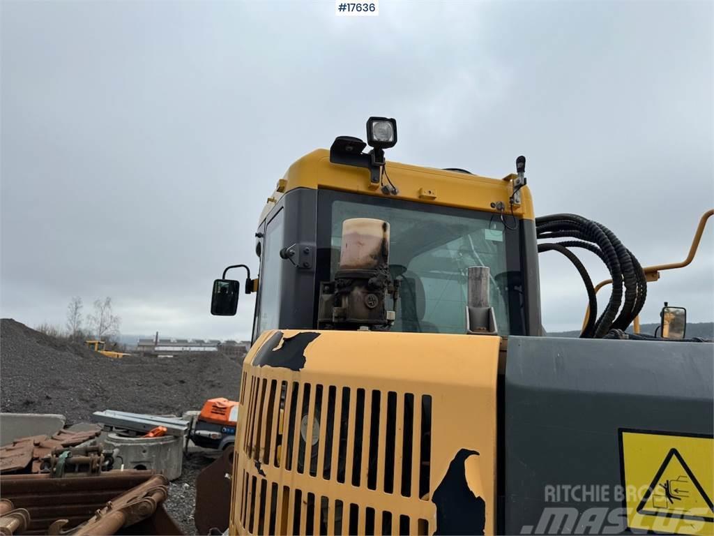 Volvo ECR235CL Tracked excavator w/ bucket and tilt Gravemaskiner på larvebånd