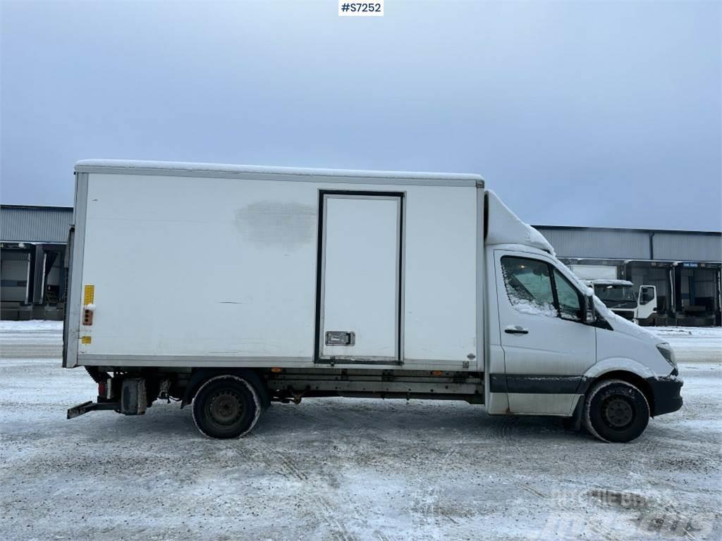 Mercedes-Benz Sprinter box truck with Tailgate lift Pickup/Sideaflæsning