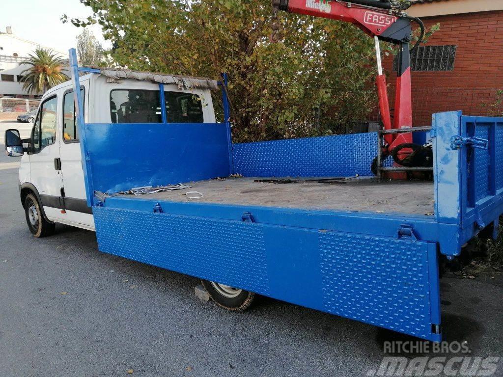 Camion Iveco Daily Doble Cabina con Pluma Andre lastbiler