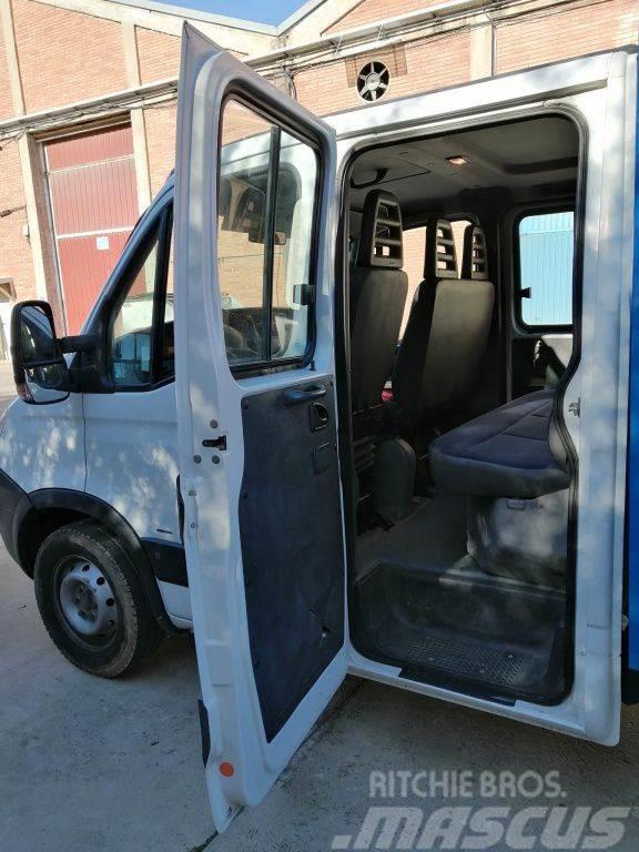 Camion Iveco Daily Doble Cabina con Pluma Andre lastbiler