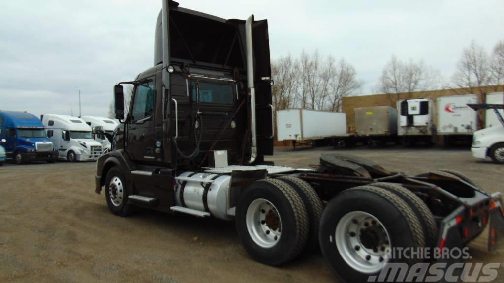 Volvo VNL4T Chassis