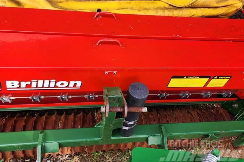 Agri Tech 2m Brillion fine seed planter( as good as new Andre lastbiler
