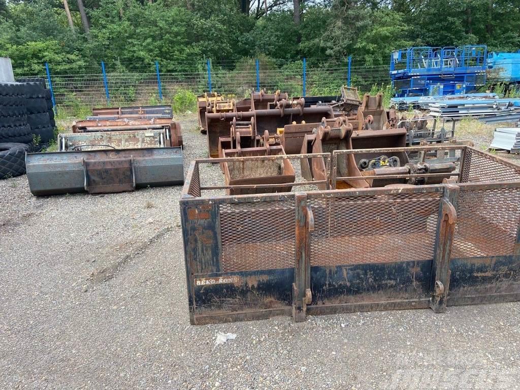  Diversen Large selection of used buckets and attac Skovle