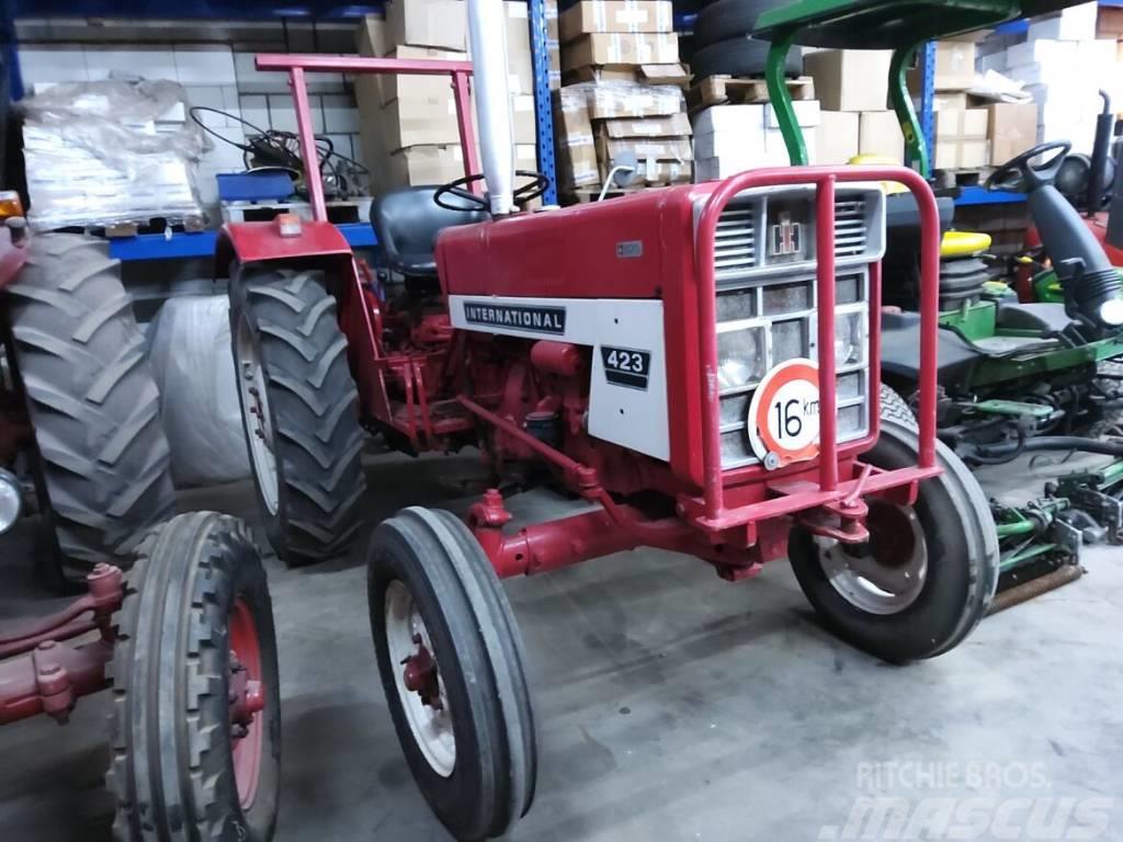 IH 423 Traktorer