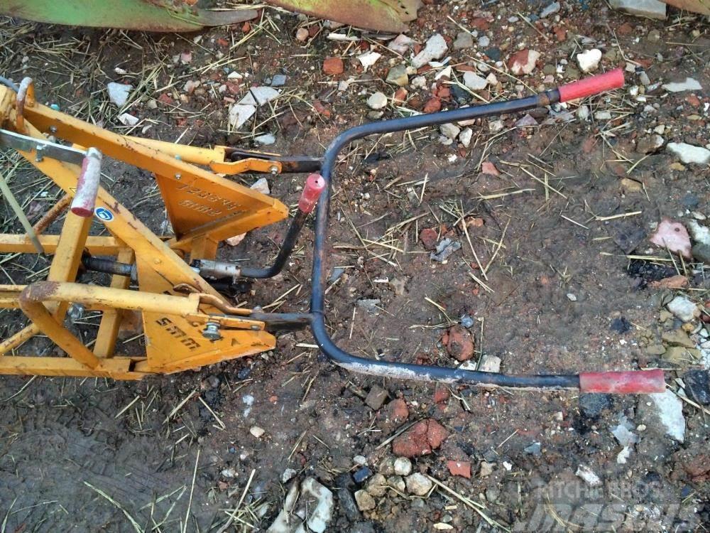 Probst manual operated wheeled hydraulic crane £250 plus  Andet tilbehør