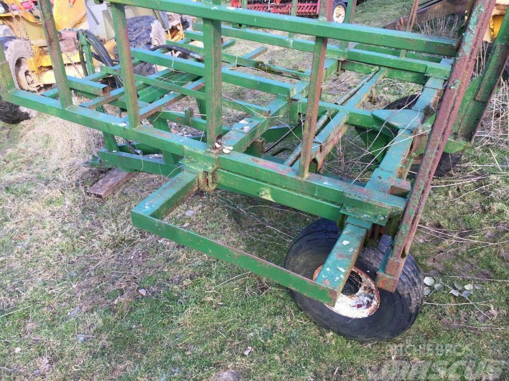  Tractor Bale Collector 56 £450 plus vat £540 Andet tilbehør