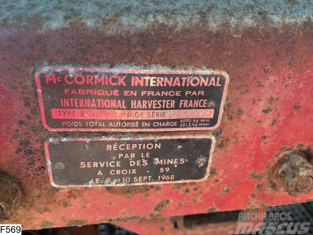 International 851 Mc Cormick International 851 Mejetærskere