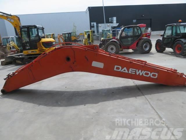 Daewoo DX 225 LC Chassis og suspension