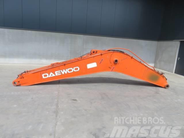 Daewoo DX 225 LC Chassis og suspension