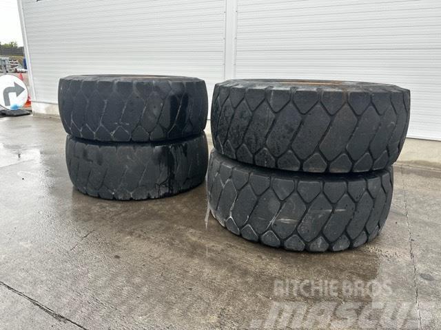 Liebherr solid wheels filled with elastomer Dæk, hjul og fælge