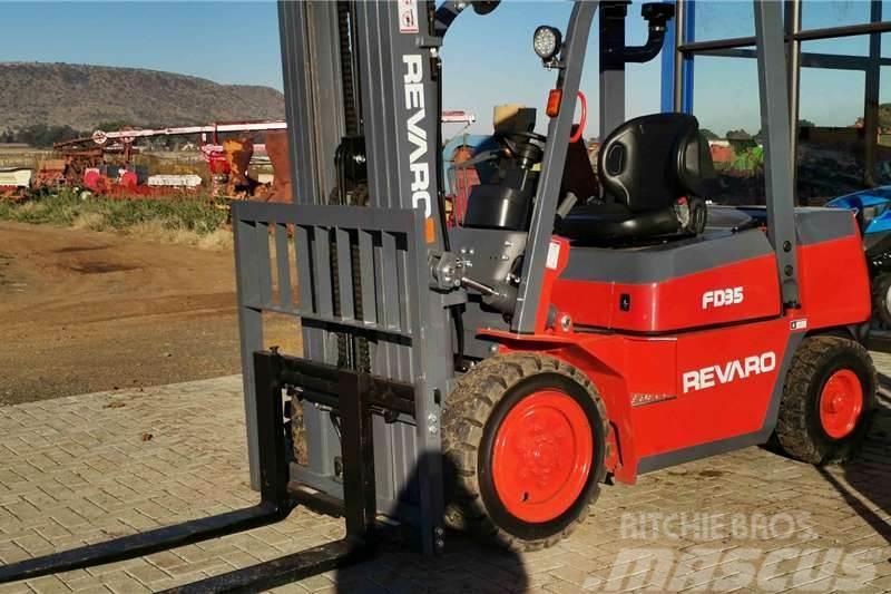  Other Revaro FD35 Standard 2.5 Ton Diesel Forklift Traktorer