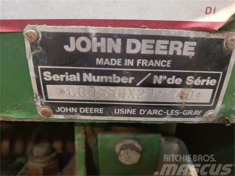 John Deere 550 Rundballepresser med garnbinder Rundballe-pressere