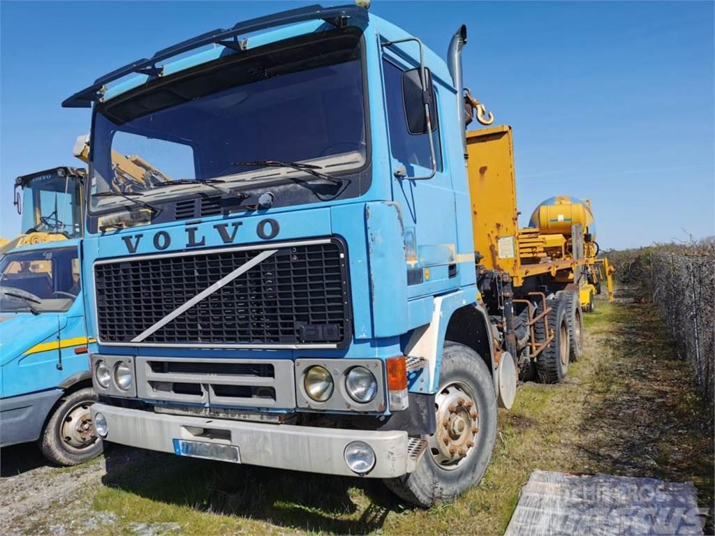 Volvo F10 Lastbil med lad/Flatbed