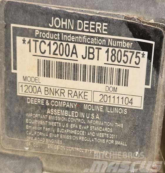 John Deere 1200 A Bunkerriver