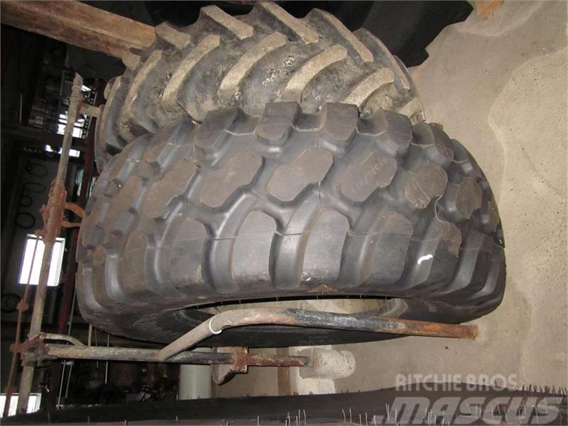 Goodyear 500/70x28 Dæk, hjul og fælge