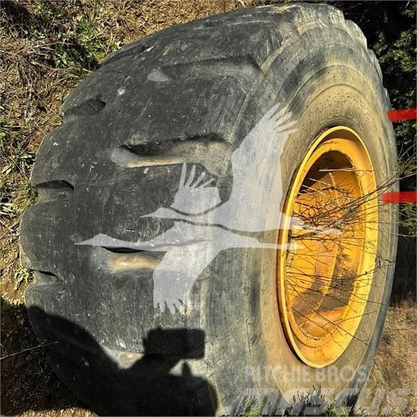 Bridgestone 35/65R33 Dæk, hjul og fælge