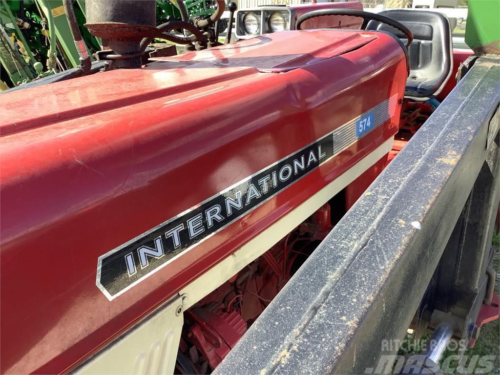 International 574 Kompakte traktorer