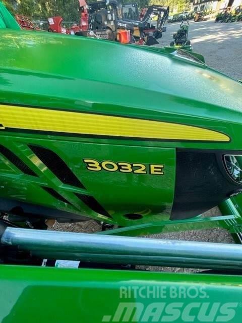 John Deere 3032E Kompakte traktorer