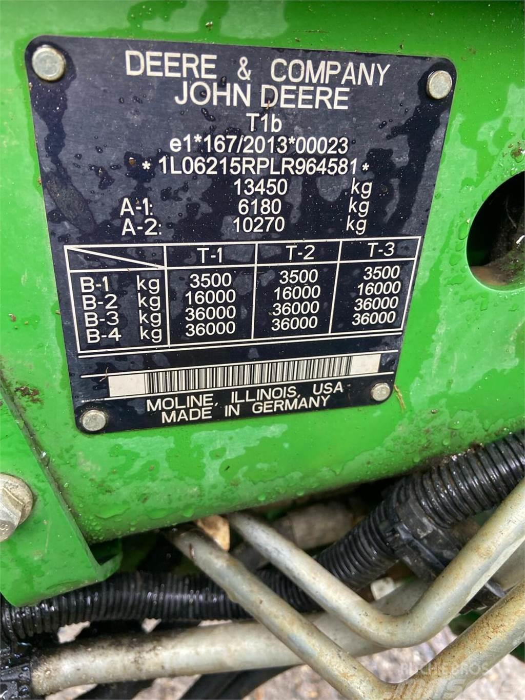 John Deere 6215R Traktorer