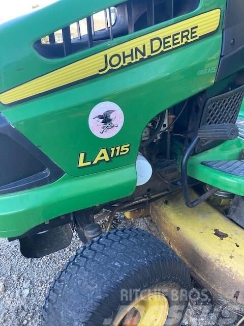 John Deere LA115 Traktorklippere