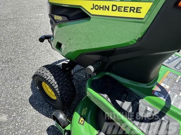 John Deere S220 Traktorklippere