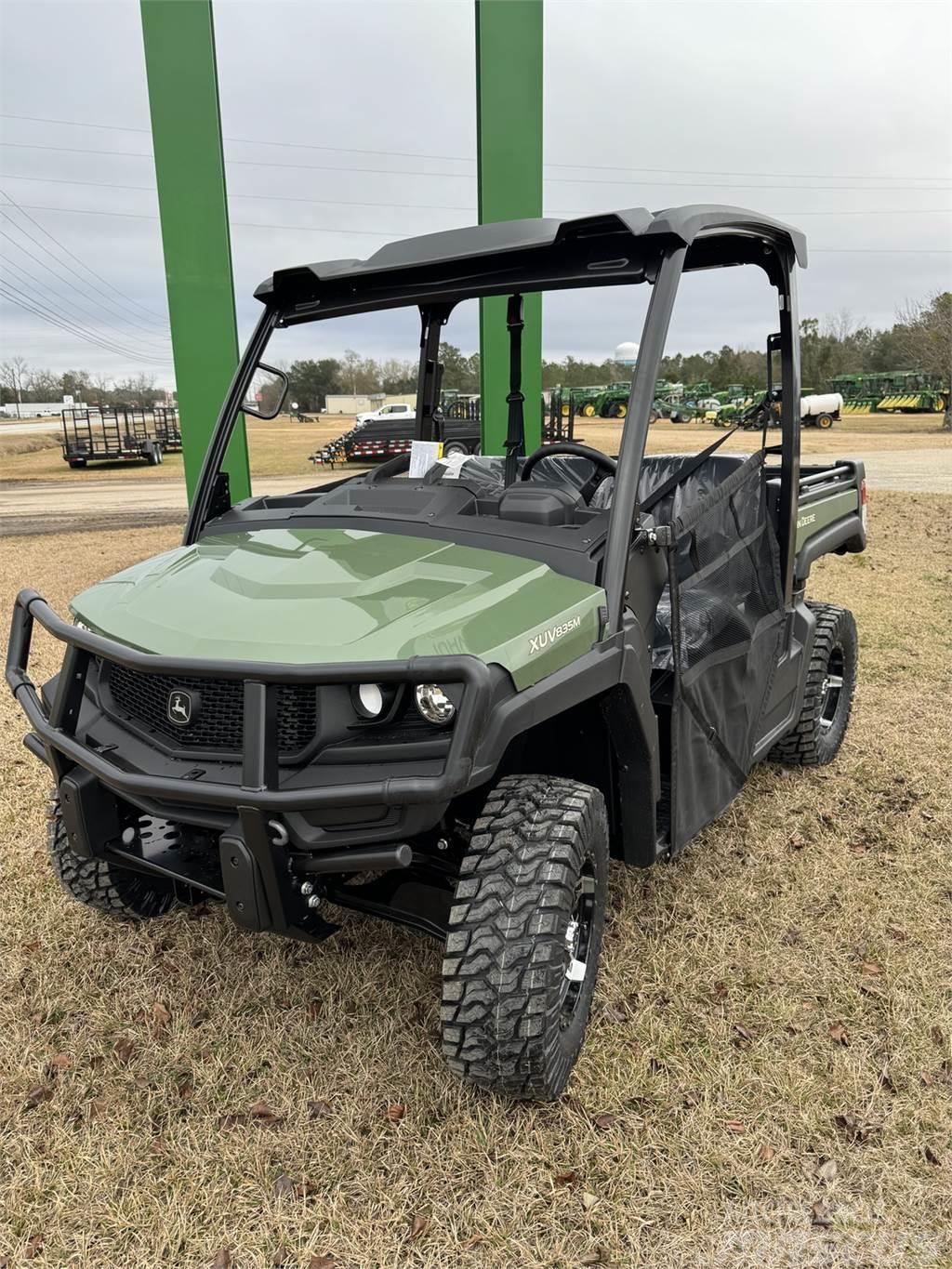 John Deere XUV835M Hjælpemaskiner