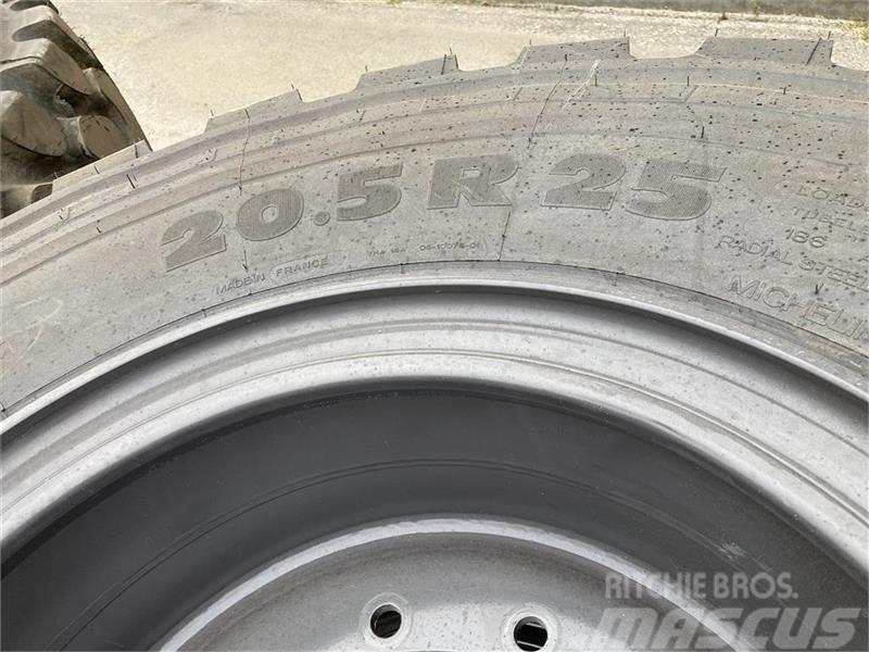 Michelin 20.5R25 Fabriksny dæk fra Case 621. Hjul, Dæk og Fælge