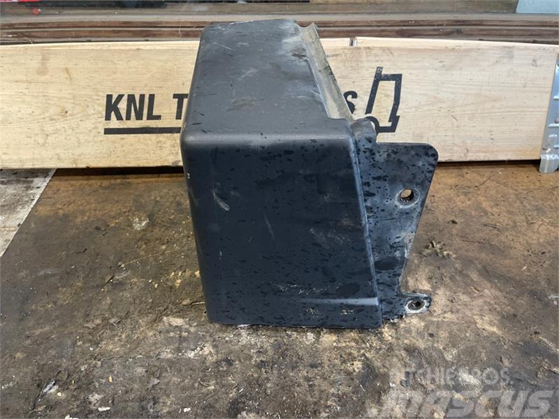 Scania  BATTERY COVER 1945946 Chassis og suspension