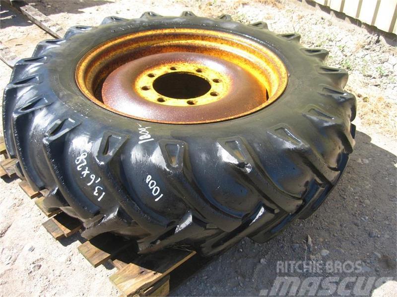 Bridgestone 13.6x28 dæk på 8 huls fælg Hjul, Dæk og Fælge